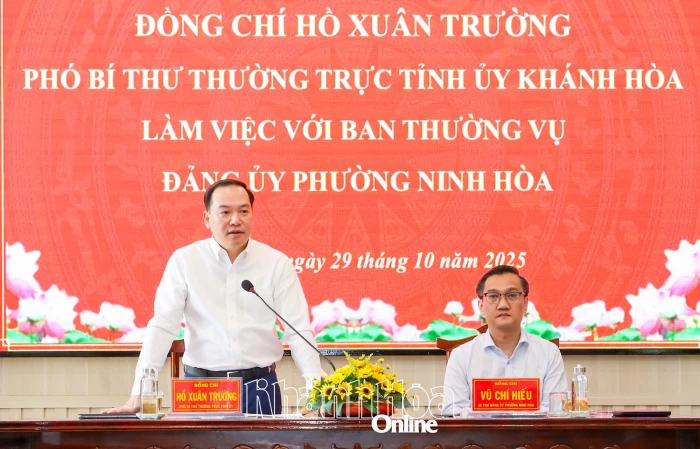 Phó Bí thư Thường trực Tỉnh ủy Hồ Xuân Trường làm việc với Ban Thường vụ Đảng ủy phường Ninh Hòa