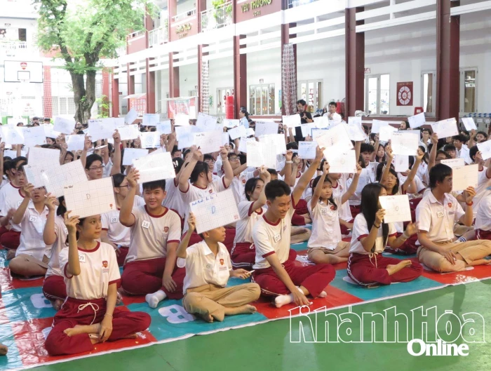 Học sinh Trường iSchool Nha Trang thi tìm hiểu an toàn trực tuyến