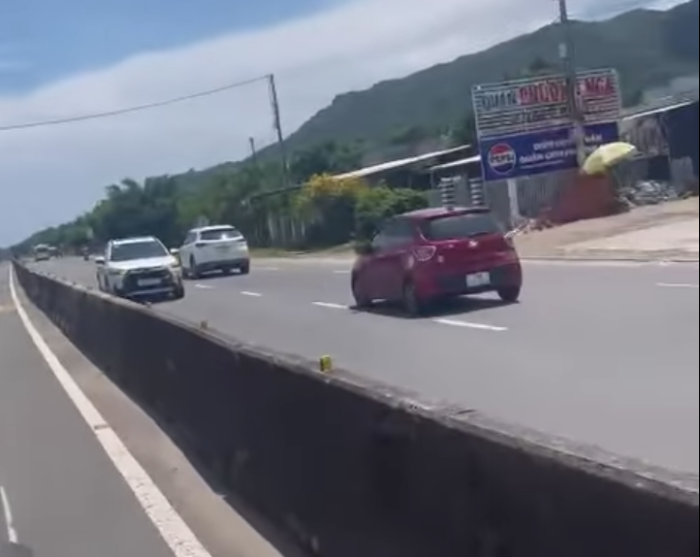 Xử phạt tài xế điều khiển xe ô tô đi ngược chiều trên Quốc lộ 1