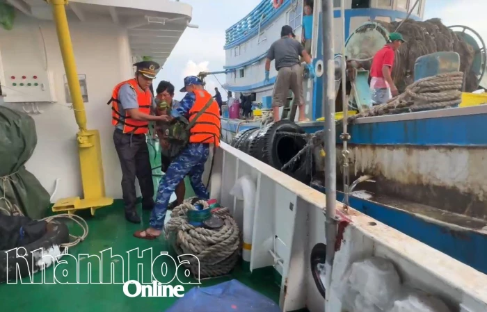 Tàu Kiểm ngư KN 201 kịp thời cấp cứu ngư dân bị tai nạn trên biển