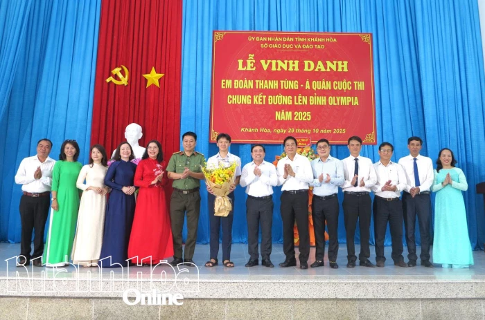 Vinh danh Á quân cuộc thi Đường lên đỉnh Olympia năm 2025