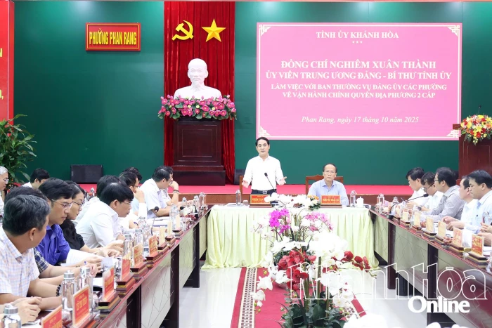 Bí thư Tỉnh ủy Nghiêm Xuân Thành làm việc với Ban Thường vụ Đảng ủy các phường