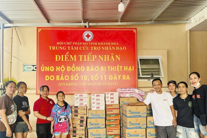 Chung tay hướng về vùng bão lũ