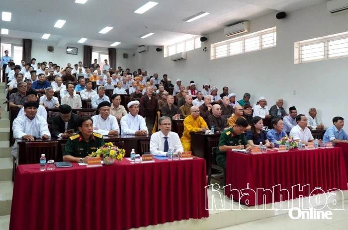 Bồi dưỡng kiến thức quốc phòng, an ninh cho chức sắc, chức việc tôn giáo