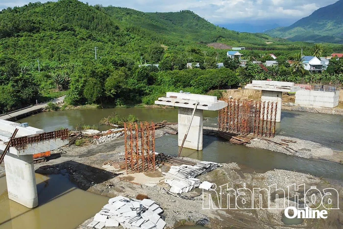 Đầu tư hạ tầng giao thông các xã miền núi