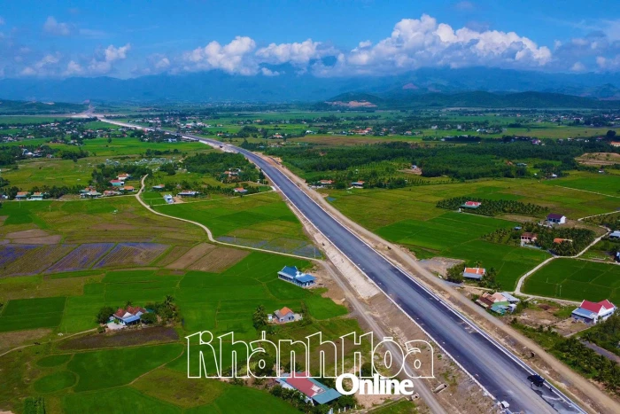 Hối hả thi công đường bộ cao tốc Khánh Hòa - Buôn Ma Thuột