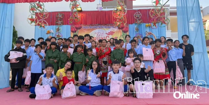 Trung thu ấm áp tại Trung tâm Công tác xã hội Ninh Thuận