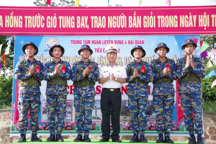 Trung tâm Huấn luyện Vùng 4 Hải quân kiểm tra bắn tập