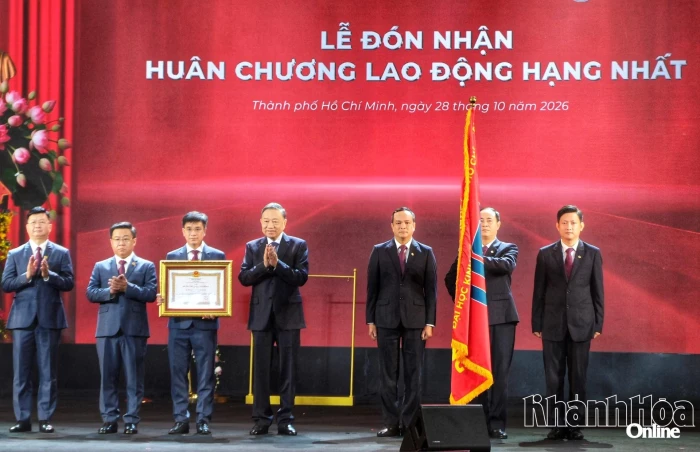 Đại học Kinh tế TP. Hồ Chí Minh kỷ niệm 50 năm thành lập và đón nhận Huân chương Lao động hạng Nhất