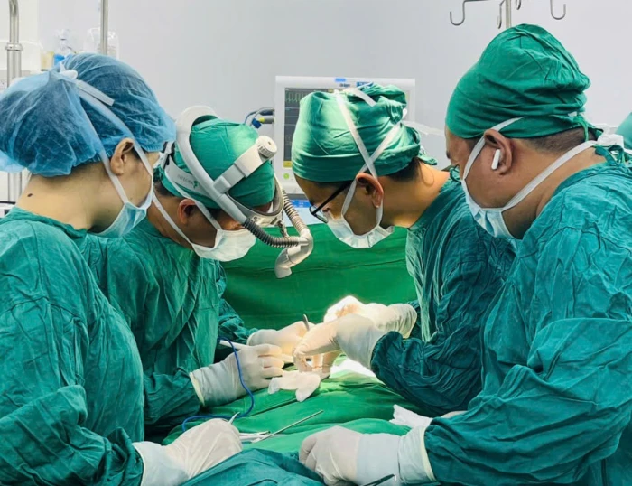 Phẫu thuật thành công cho trẻ sinh non 1,3kg bị teo thực quản