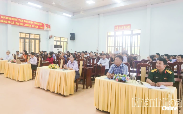 Xã Tân Định tập huấn kỹ năng ứng dụng Al vào công việc cho cán bộ, công chức, viên chức
