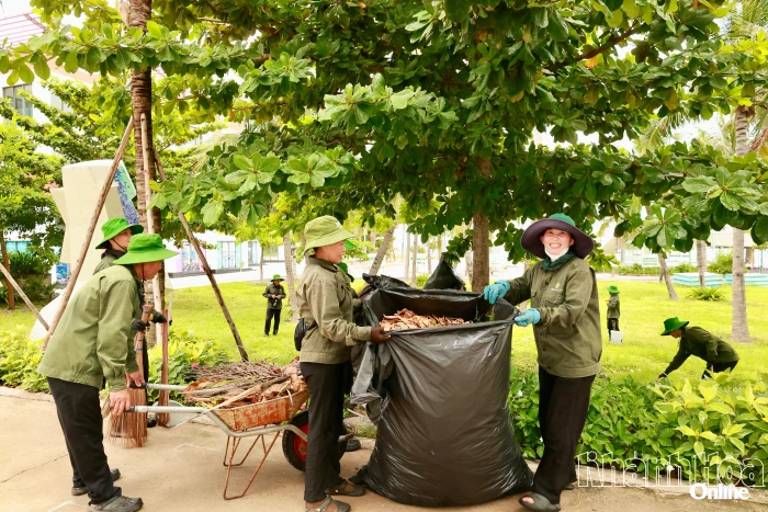 Công ty Cổ phần Vega City tổ chức chương trình ra quân vệ sinh môi trường