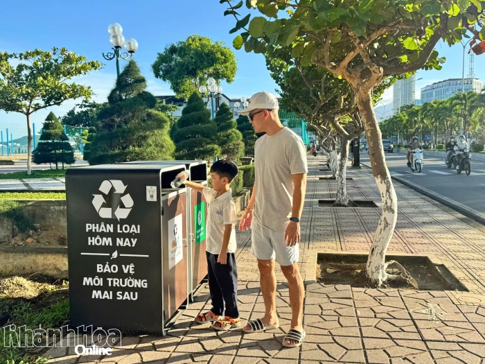 Xây dựng “thói quen xanh” trên phố biển Nha Trang