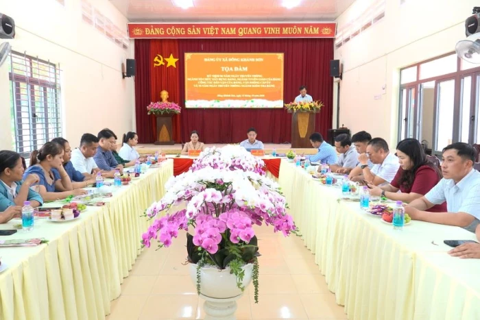 Đảng ủy xã Đông Khánh Sơn tọa đàm kỷ niệm ngày truyền thống các cơ quan tham mưu, giúp việc