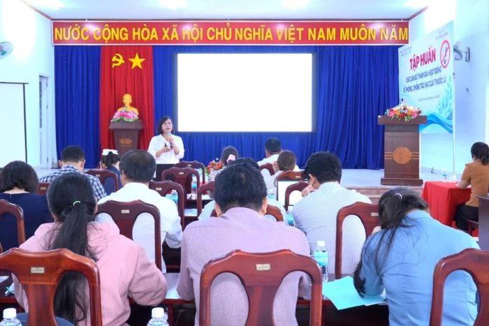 Xã Đông Khánh Sơn phối hợp tập huấn phòng, chống tác hại của thuốc lá cho 50 cán bộ, công chức, viên chức
