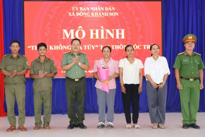 Xã Đông Khánh Sơn ra mắt mô hình “Thôn không ma túy” tại 6 thôn