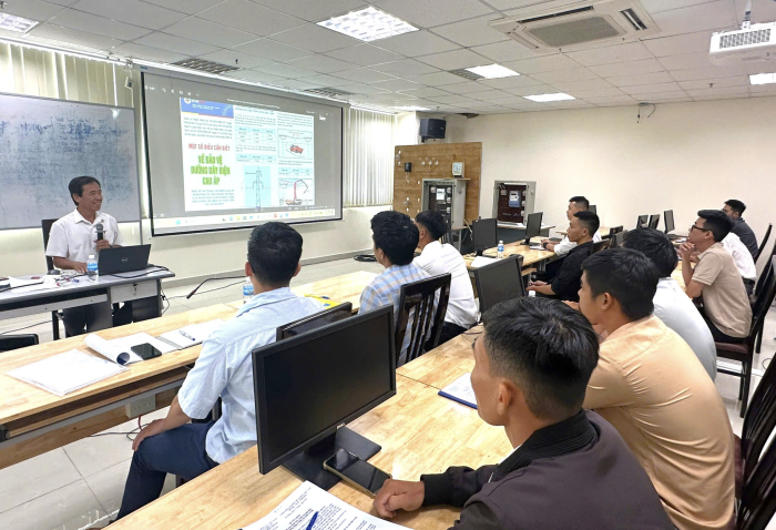 Công ty Cổ phần Điện lực Khánh Hòa huấn luyện an toàn cho lực lượng công nhân mới