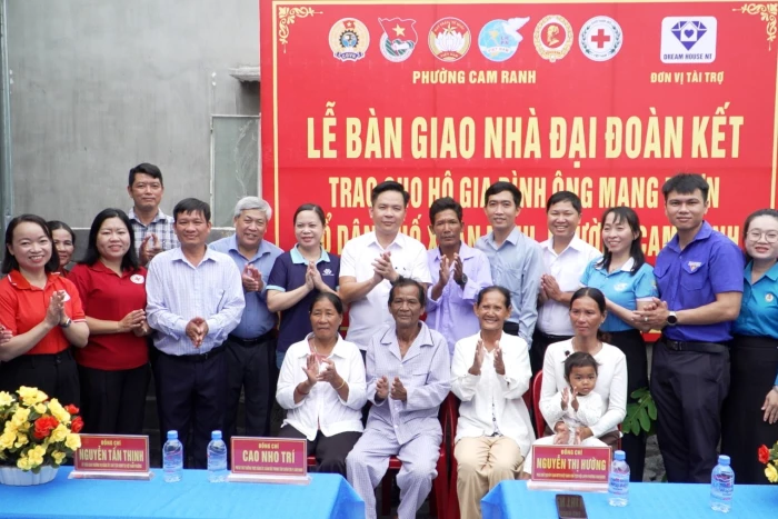 Phường Cam Ranh bàn giao nhà Đại đoàn kết cho hộ cận nghèo