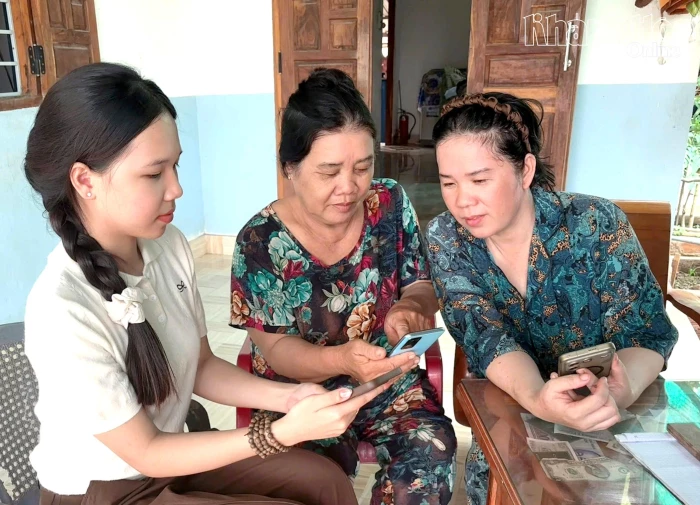 Chào mừng kỷ niệm 96 năm Ngày truyền thống công tác dân vận của Đảng (15-10-1930 - 15-10-2026):: Tạo niềm tin để khơi dậy sức dân