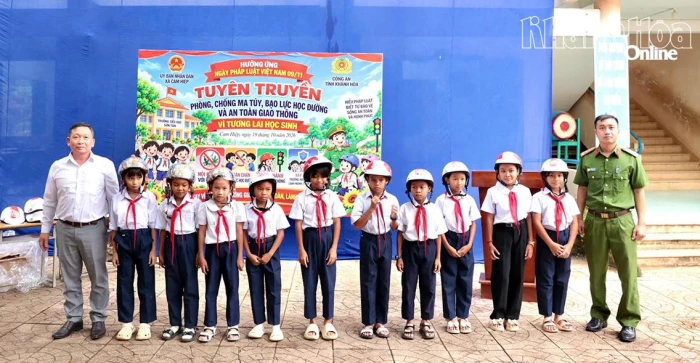 Công an tỉnh Khánh Hòa tuyên truyền phòng, chống ma túy, bạo lực học đường tại Trường Tiểu học Sơn Tân