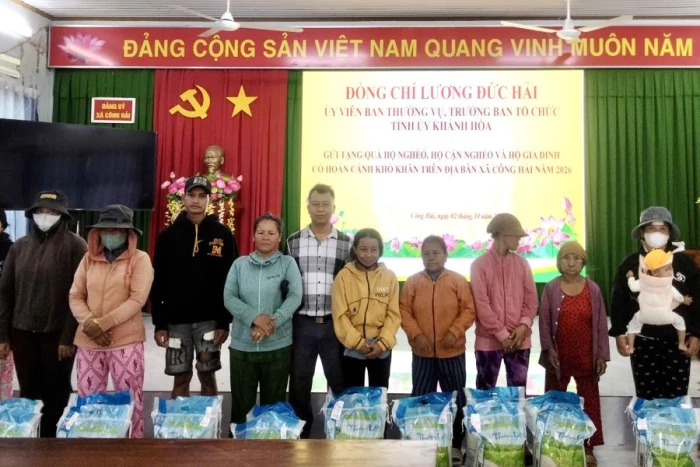 Xã Công Hải trao 3 tấn gạo hỗ trợ đồng bào dân tộc thiểu số