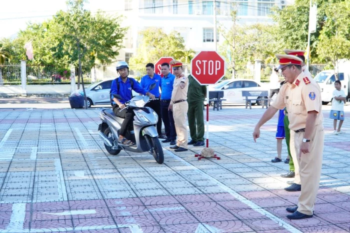 Xã Cam Lâm phối hợp tổ chức chương trình đào tạo kỹ năng lái xe mô tô, xe gắn máy an toàn