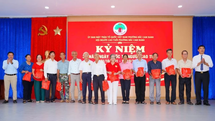 Phường Bắc Cam Ranh tổ chức gặp mặt kỷ niệm Ngày Quốc tế Người cao tuổi