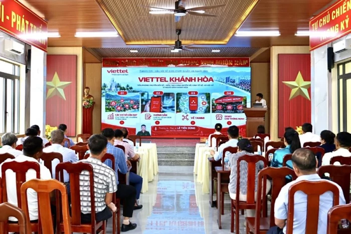 Xã Nam Cam Ranh phối hợp tổ chức tập huấn sử dụng nền tảng số Viettel Tammi OA