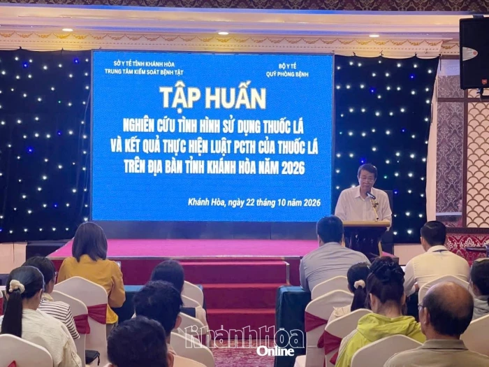 Tập huấn về nghiên cứu tình hình sử dụng thuốc lá cho 64 cán bộ y tế các xã, phường
