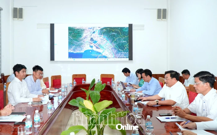 Sớm giao mặt bằng để khởi công xây dựng Khu Công nghiệp Cà Ná