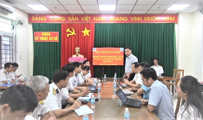 Hội thảo khoa học “Rô bốt phỏng sinh học dưới nước và khả năng ứng dụng trong Hải quân