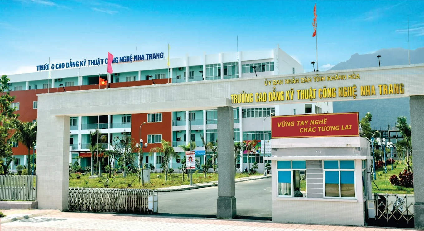 Tiếp nhận sửa chữa miễn phí thiết bị điện hư hỏng do bị ngập lụt cho người dân