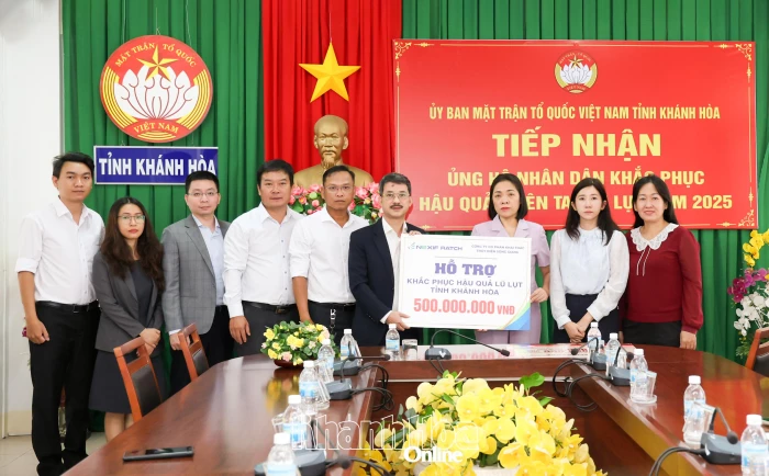 Công ty Cổ phần khai thác thủy điện Sông Giang hỗ trợ 500 triệu đồng khắc phục hậu quả lũ lụt