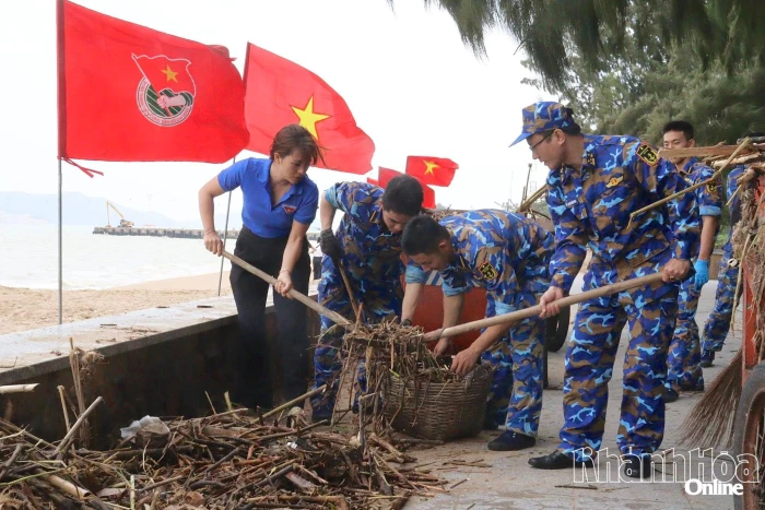 Huy động tối đa nhân lực, phương tiện thu gom, xử lý rác thải