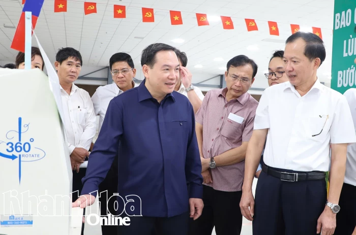 Phó Bí thư Thường trực Tỉnh ủy Hồ Xuân Trường nắm tình hình sản xuất, kinh doanh của doanh nghiệp và kiểm tra dự án thủy điện tích năng