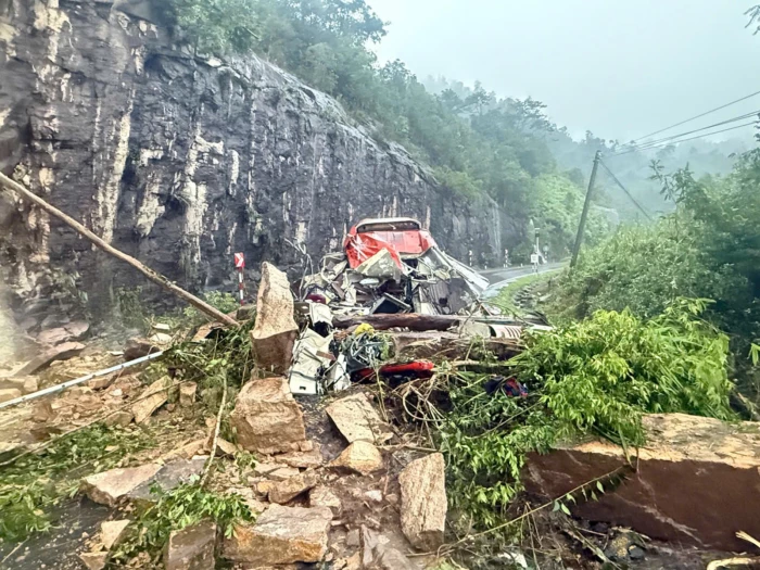 UBND tỉnh Khánh Hòa triển khai Công điện của Thủ tướng Chính phủ về khắc phục sự cố sạt lở đất tại đèo Khánh Lê
