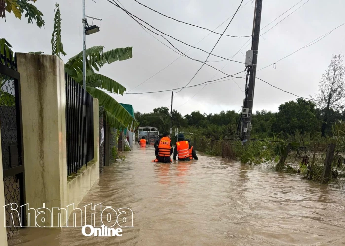 Di dời nhiều hộ dân ở phường Nam Nha Trang đến nơi an toàn