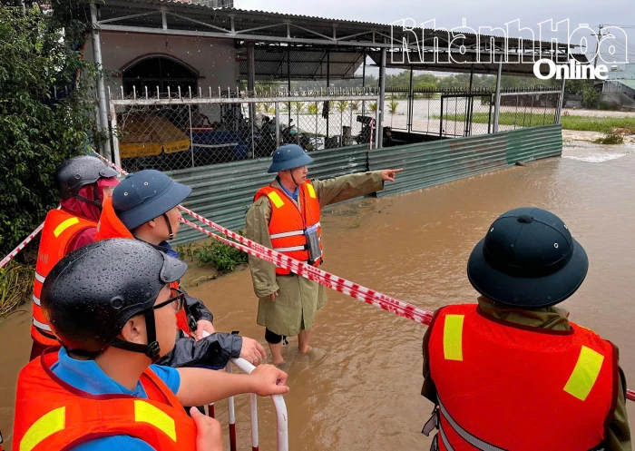 Phường Ba Ngòi: Khẩn trương di dời hàng chục hộ dân ra khỏi vùng xung yếu