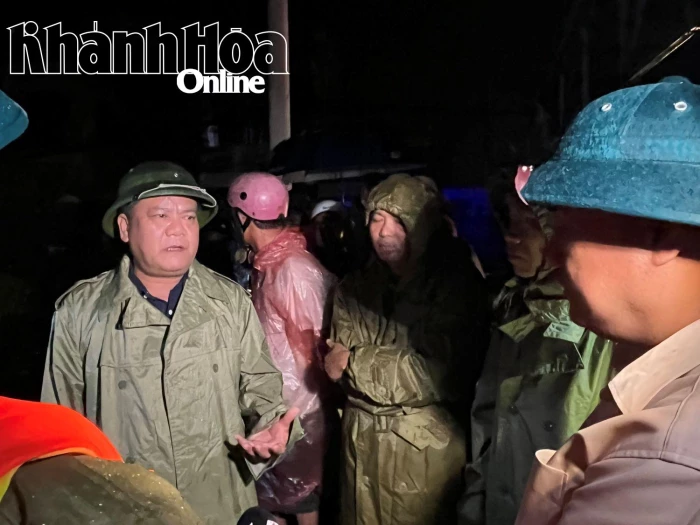 Dồn tất cả nhân lực, vật lực để đưa người dân ra khỏi vùng ngập lụt