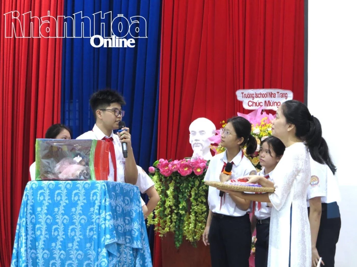 Trường THCS Trưng Vương ra mắt câu lạc bộ tiếng Anh và thi ảnh “Tri ân thầy cô giáo”