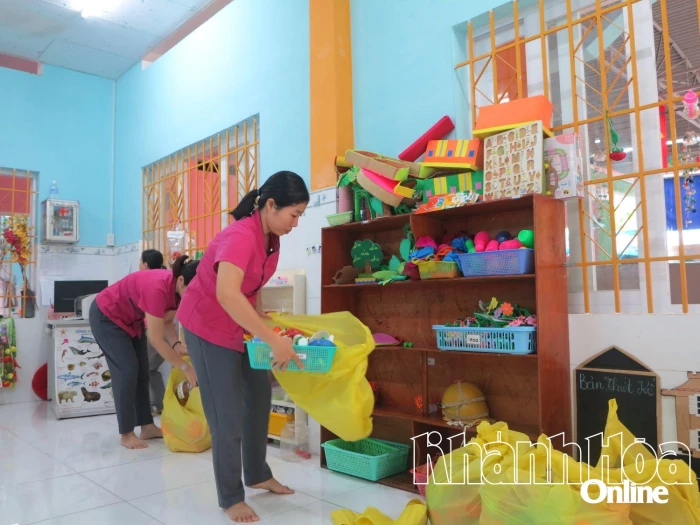 Trường học di dời tài sản, cắt tỉa cây xanh ứng phó bão số 13