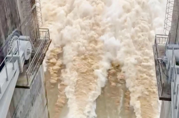 Lũ trên các sông tiếp tục lên cao