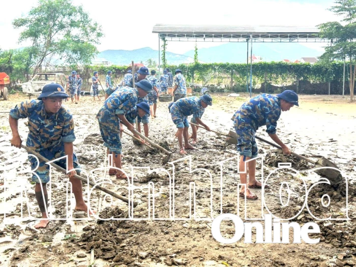 Lữ đoàn 957 tăng cường lực lượng hỗ trợ người dân khắc phục hậu quả sau lũ