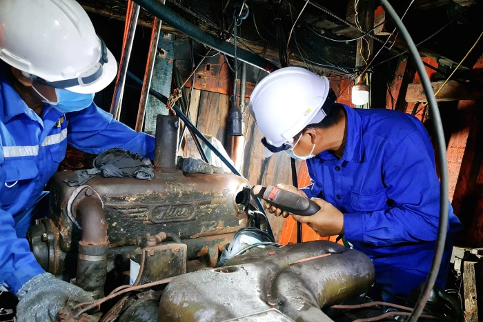 Trung tâm Dịch vụ hậu cần - kỹ thuật đảo Trường Sa khắc phục sự cố cho tàu cá tỉnh Đắk Lắk