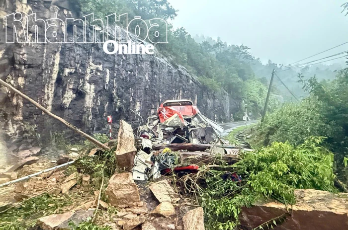 Cập nhật sạt lở tại đèo Khánh Lê: Đến 7g30 sáng, vẫn còn nạn nhân bị mắc kẹt do đá đè; 1 người bị thương