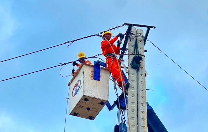 Công ty Cổ phần Điện lực Khánh Hòa khôi phục lưới điện tại các xã miền núi