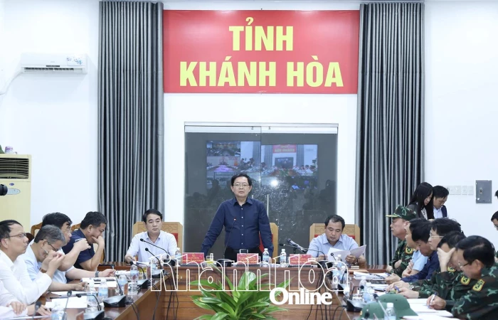 Khẩn trương tiếp cận vùng ngập sâu để cứu dân