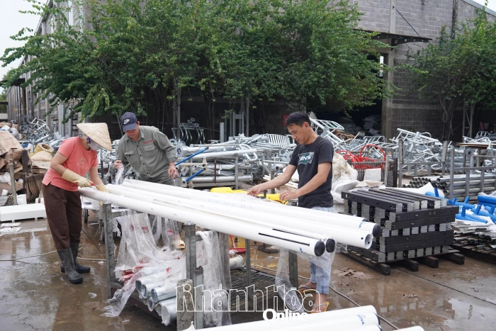 Nắm bắt tình hình các doanh nghiệp bị thiệt hại do mưa lũ ở Cụm Công nghiệp Diên Phú