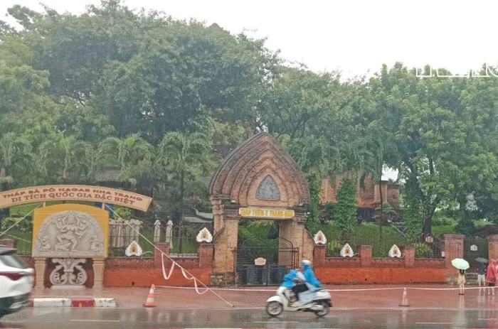 Tạm dừng đón khách tham quan tại các điểm di tích để bảo đảm an toàn trước bão số 13