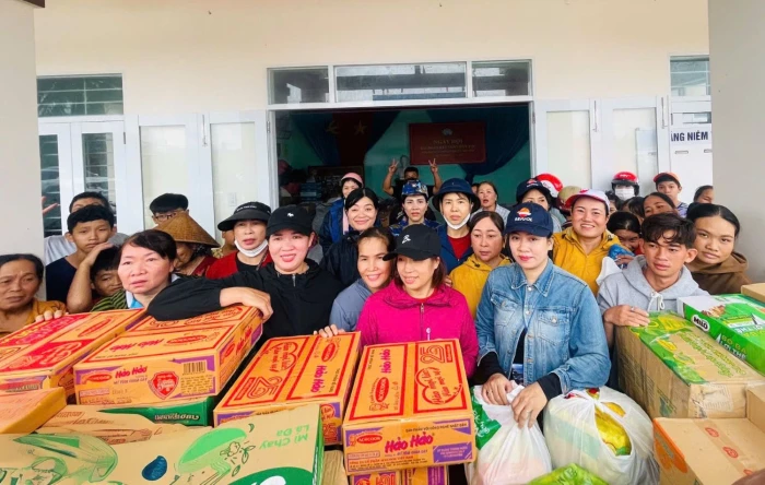 Hội Liên hiệp Phụ nữ phường Bắc Cam Ranh chung tay sẻ chia với người dân vùng lũ